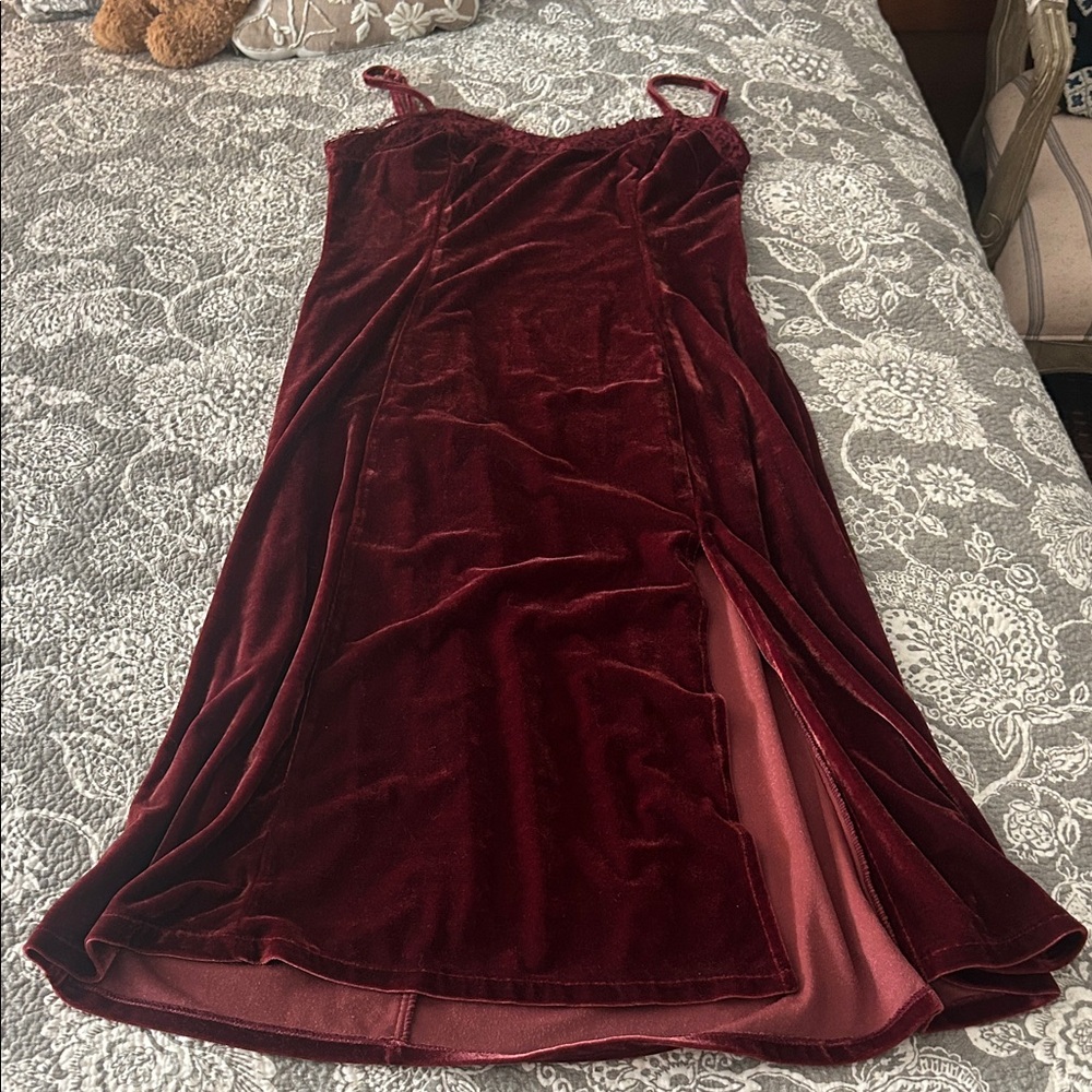Francesca's Collections Burgundy Velvet Midi Dress